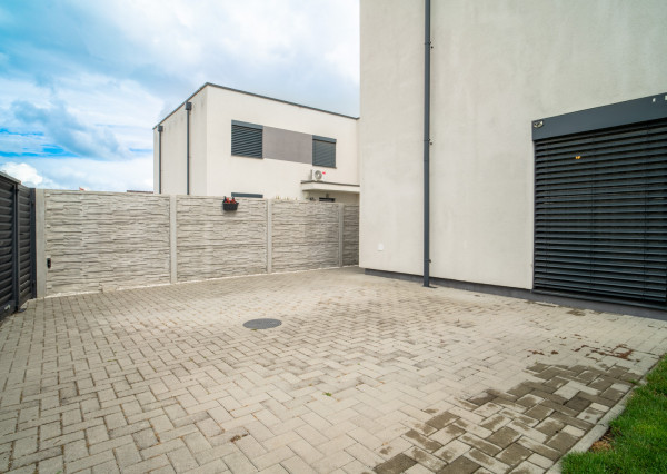 REZERVOVANÉ - Na predaj 5-izbový rodinný dom v Rovinke