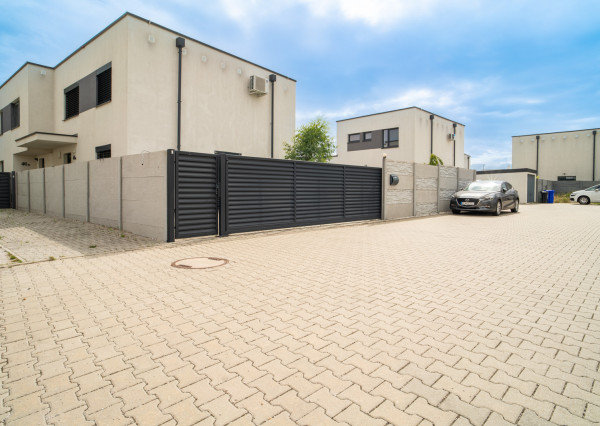 REZERVOVANÉ - Na predaj 5-izbový rodinný dom v Rovinke