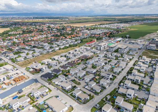 REZERVOVANÉ - Na predaj 5-izbový rodinný dom v Rovinke