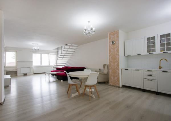 Na predaj dvojdom s rozľahlým pozemkom v centre obce Zlaté Klasy