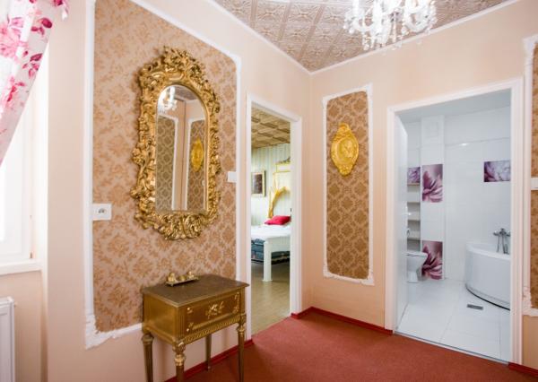 Na predaj dvojdom s rozľahlým pozemkom v centre obce Zlaté Klasy