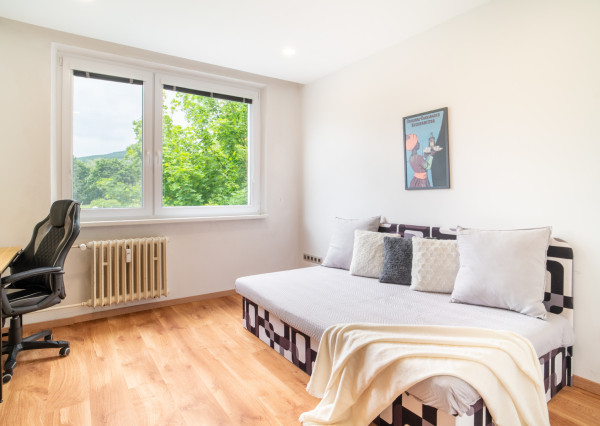 Na predaj priestranný 3-izbový byt s veľkou loggiou v Rači