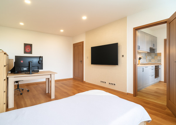 Na predaj priestranný 3-izbový byt s veľkou loggiou v Rači