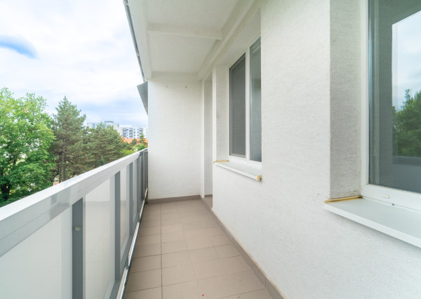 Na predaj priestranný 3-izbový byt s veľkou loggiou v Rači