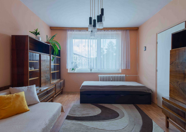 REZERVOVANÝ: Na predaj priestranný 2-izbový byt v Starej Ľubovni