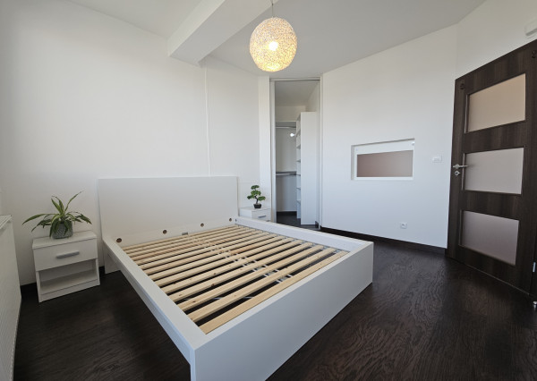 Na prenájom 2-izbový byt s vlastným parkovaním v Malackách