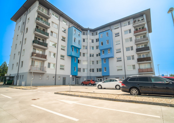 Na prenájom 2-izbový byt s vlastným parkovaním v Malackách