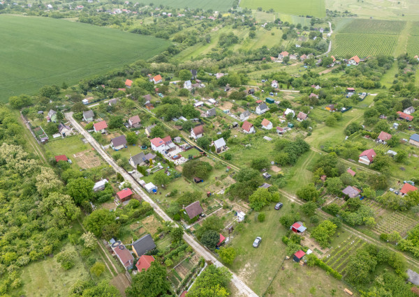 VÝRAZNÁ ZĽAVA: Na predaj záhradná chata s výhľadom na golfové ihrisko v Skalici