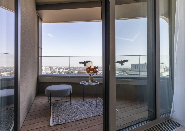 Na prenájom štýlový 3-izbový byt v SKYPARK RESIDENCE s panoramatickým výhľadom