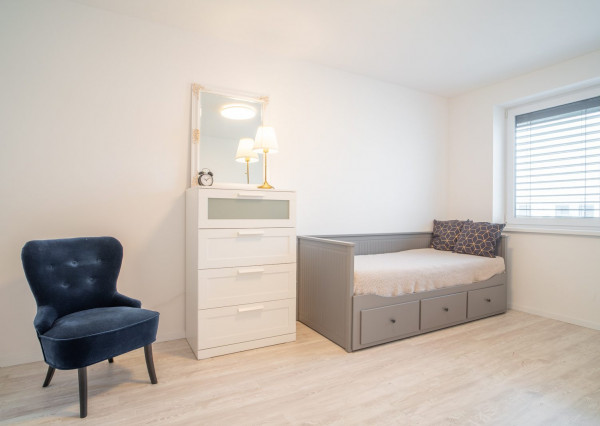 Na prenájom kompletne zariadený 4-izbový byt s benefitmi rodinného domu v Rovinke