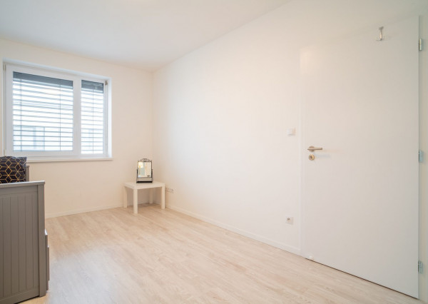 Na prenájom kompletne zariadený 4-izbový byt s benefitmi rodinného domu v Rovinke