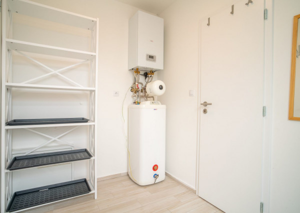 Na prenájom kompletne zariadený 4-izbový byt s benefitmi rodinného domu v Rovinke