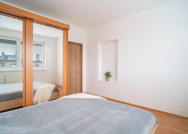 Na prenájom priestranný 3 izbový byt s balkónom v Malackách