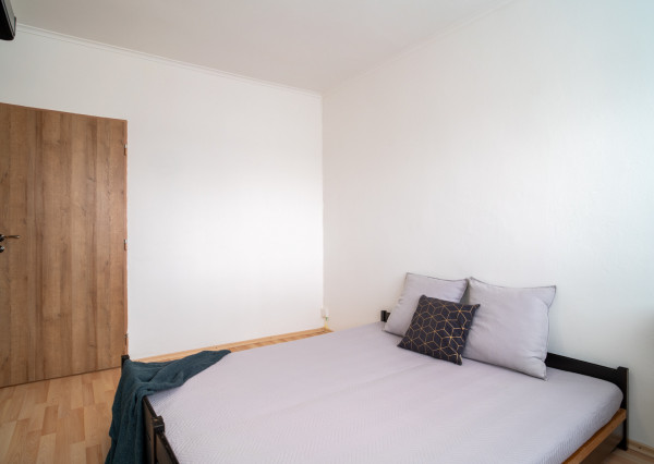 Na prenájom priestranný 3 izbový byt s balkónom v Malackách