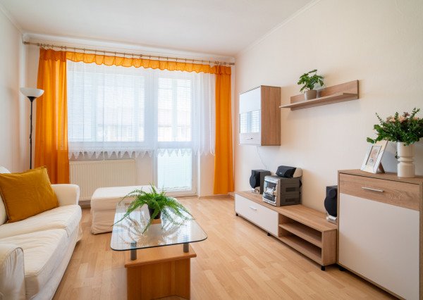 Na prenájom priestranný 3 izbový byt s balkónom v Malackách