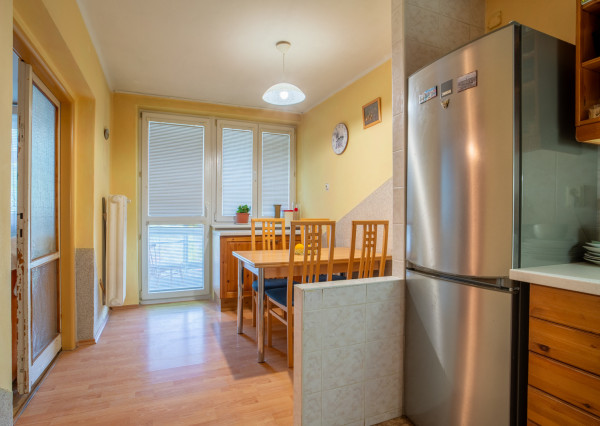 Na predaj priestranný 3-izbový byt s loggiou v centre Stupavy