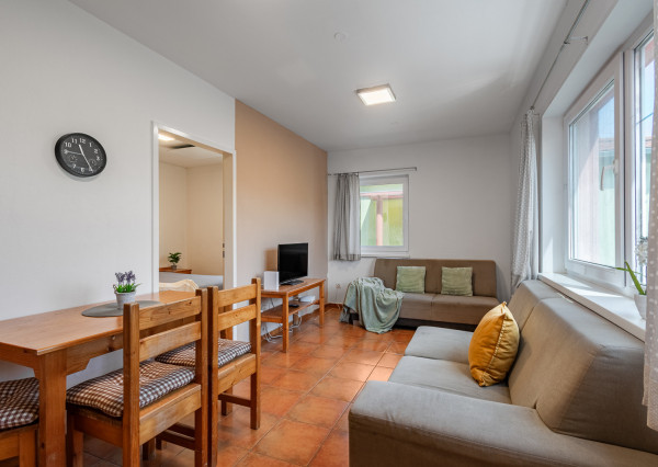 Na predaj 2-izbový byt v Senci pri jazerách s terasou