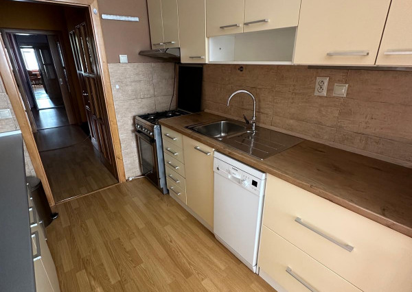 Na prenájom 3-izbový byt s veľkým balkónom v Trenčíne