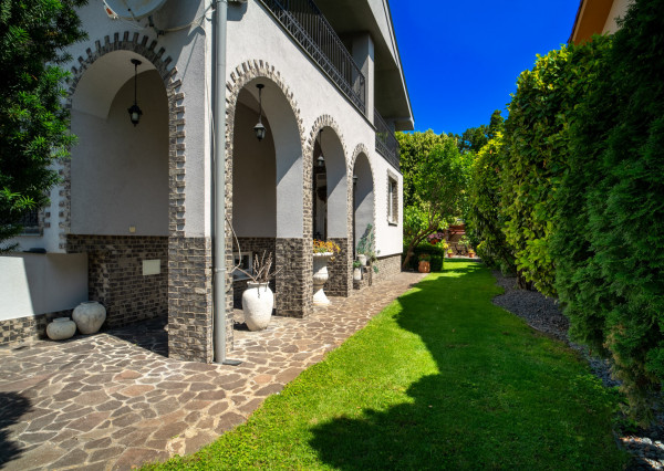 Na predaj rodinný dom s bazénom a saunou v Rohovciach