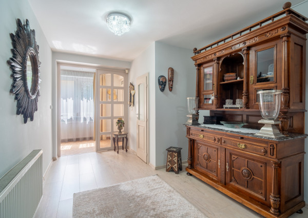 Na predaj rodinný dom s bazénom a saunou v Rohovciach