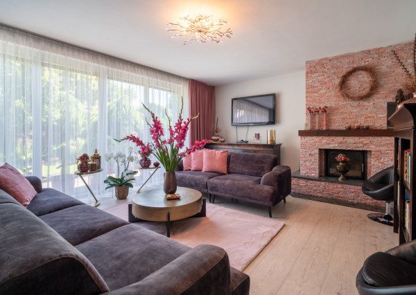 Na predaj rodinný dom s bazénom a saunou v Rohovciach