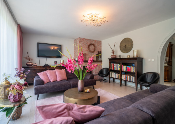 Na predaj rodinný dom s bazénom a saunou v Rohovciach