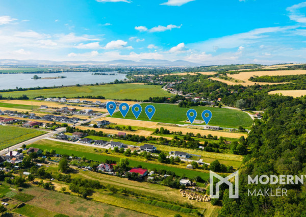 Na predaj slnečný stavebný pozemok v obci Nová Ves nad Váhom