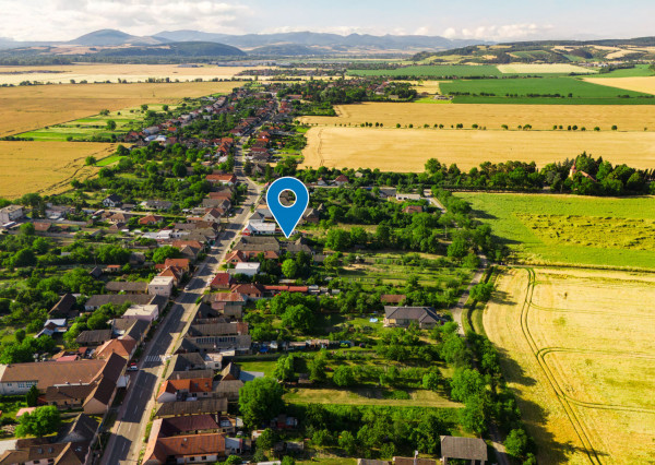 Na predaj slnečný stavebný pozemok v obci Nová Ves nad Váhom