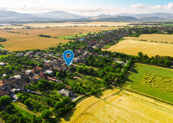 Na predaj slnečný stavebný pozemok v obci Nová Ves nad Váhom