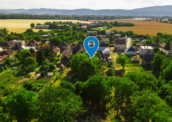 Na predaj slnečný stavebný pozemok v obci Nová Ves nad Váhom