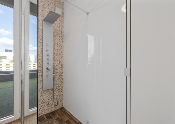 Na prenájom dizajnový 3-izbový byt so 45m2 terasou v Stupave