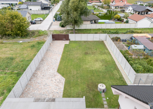 Na predaj rodinný dom s rozľahlým pozemkom v Kostolišti