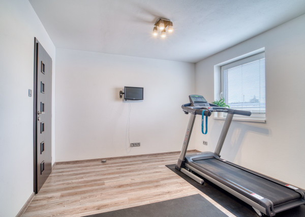 Na predaj rodinný dom s rozľahlým pozemkom v Kostolišti