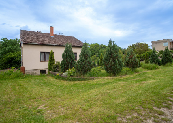 REZERVOVANÉ: Na predaj dvojgeneračný rodinný dom v obci Beladice