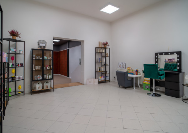 Na prenájom obchodný priestor v centre mesta priamo pod Bratislavským hradom