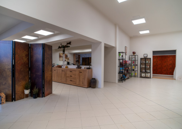 Na prenájom obchodný priestor v centre mesta priamo pod Bratislavským hradom