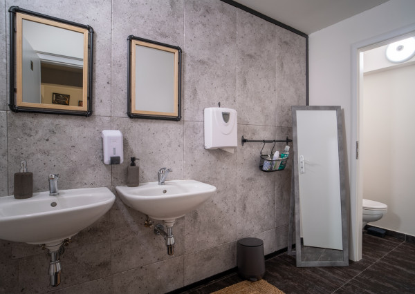 Na prenájom obchodný priestor v centre mesta priamo pod Bratislavským hradom