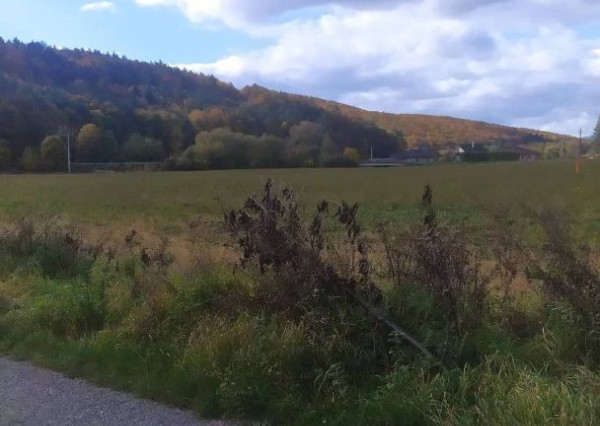 Investičné pozemky v obci UHROVEC