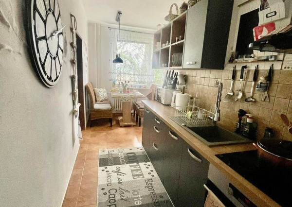 Exkluzívna ponuka 3 izb. veľkometrážného bytu v Bánovciach n/B s balkónom a pivnicou- SEVER