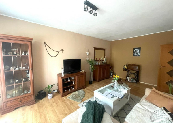 Exkluzívna ponuka 3 izb. veľkometrážného bytu v Bánovciach n/B s balkónom a pivnicou- SEVER