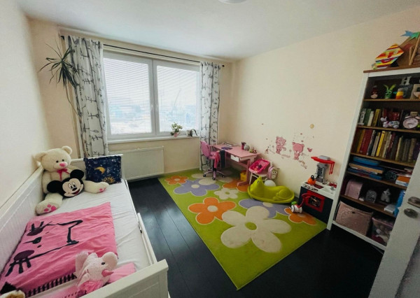 Na prenájom krásny veľký 3i byt Bánovce n/B/Dubnička s loggiou,pivnicou