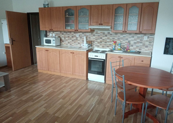 Rezervované ...Exkluzívne na prenájom 1 izb. byt  s balkónom - v obci Timoradza