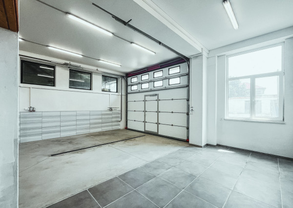 Na prenájom priestor v Turanoch