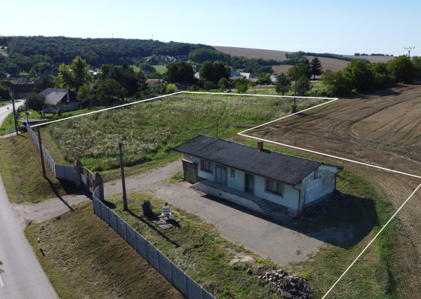 Na predaj stavebný pozemok s vínnym domom blízko Podhájskej