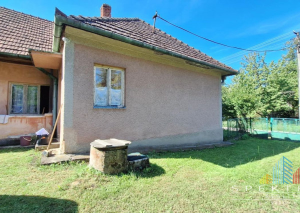 REZERVOVANÉ..Na predaj rodinný 2-izbový domček v pôvodnom stave – Zlatníky, okr. Bánovce nad Bebravou, pozemok 1200 m², tichá ulica, krásne prostredie