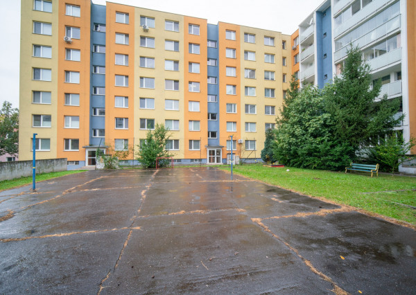 REZERVOVANÉ: Na predaj investičný 1-izbový byt - Karlova Ves