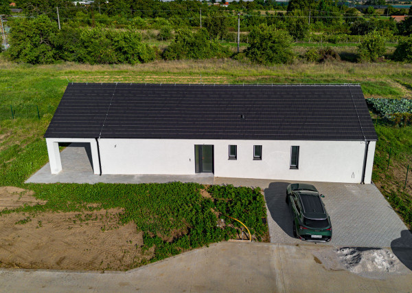 REZERVOVANÉ: Na predaj moderný 4-izbový rodinný dom v Šoporni