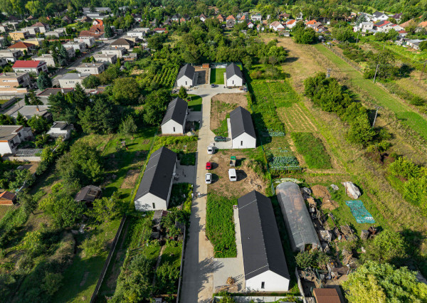 REZERVOVANÉ: Na predaj moderný 4-izbový rodinný dom v Šoporni