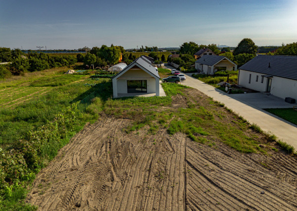 REZERVOVANÉ: Na predaj moderný 4-izbový rodinný dom v Šoporni