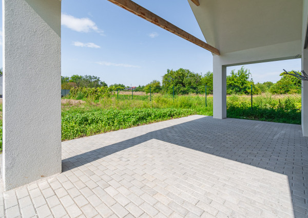 REZERVOVANÉ: Na predaj moderný 4-izbový rodinný dom v Šoporni